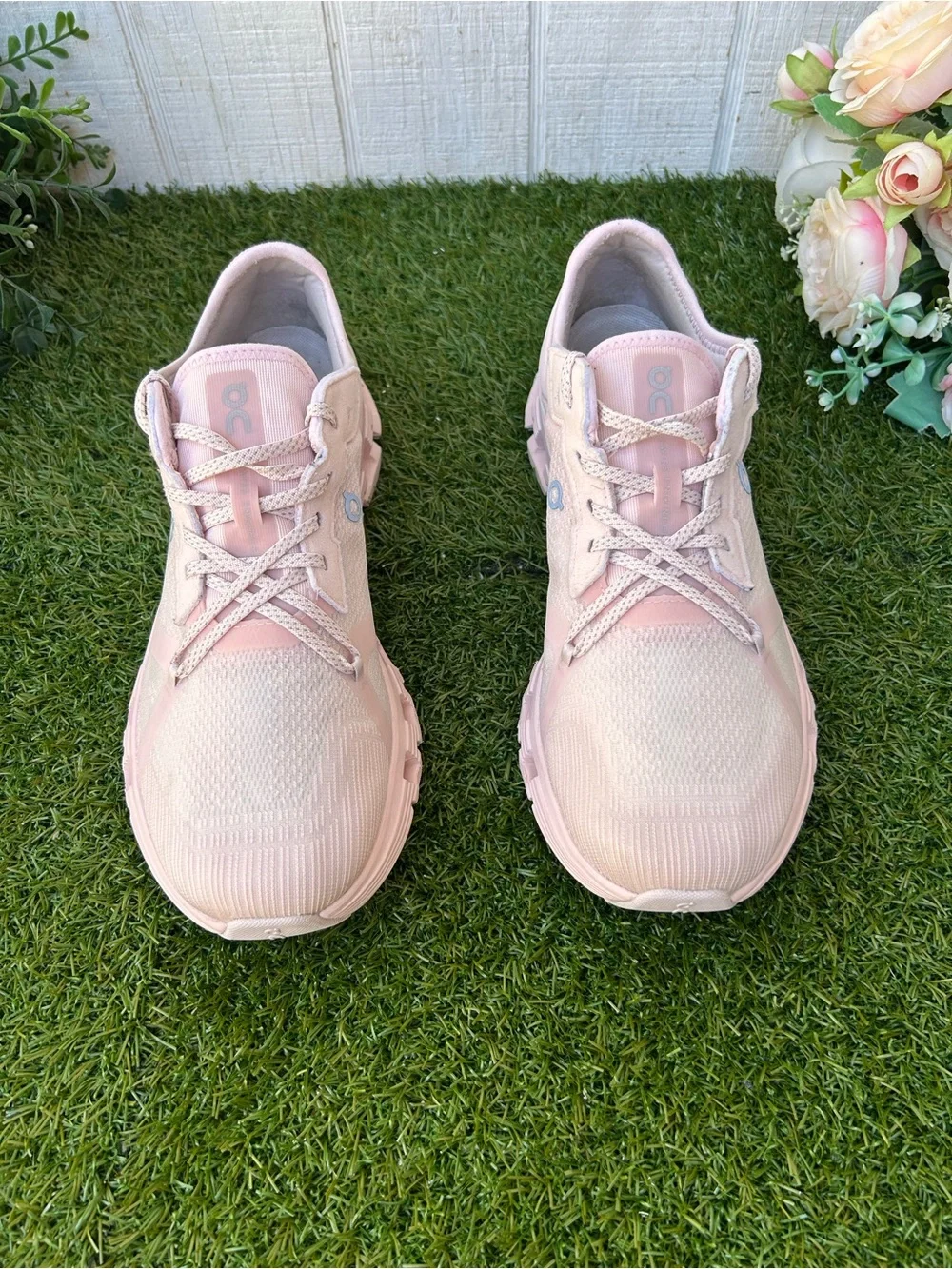 On Running Cloud X 4 AD Sneakers in Salt/ Lily women size 9 gently used